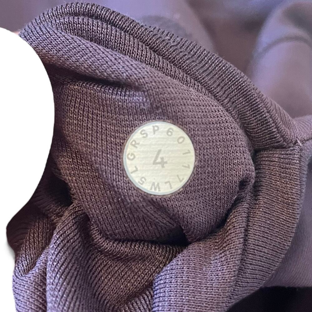 Lululemon All The Right Places Pant II 28"
Black Currant Leggings Pocket Size 4 - Picture 14 of 16